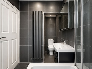 Bathroom - Fullhouse - Croydon centre (Croydon)