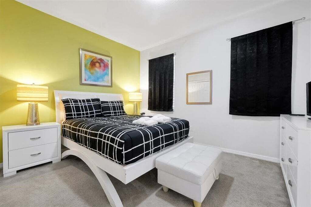 4 bedrooms, desk, iron/ironing board, free WiFi