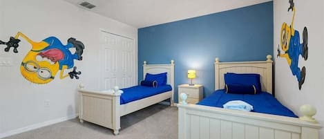 4 bedrooms, desk, iron/ironing board, WiFi (free)