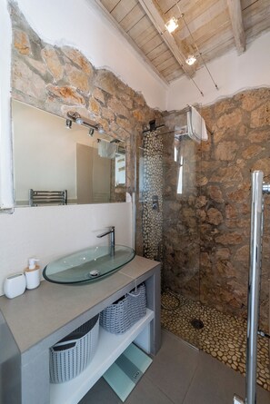 Shower, hair dryer, bidet, towels - Suite & Relax: The Exclusive Experience of Villa L'Altura (Cala Moresca)