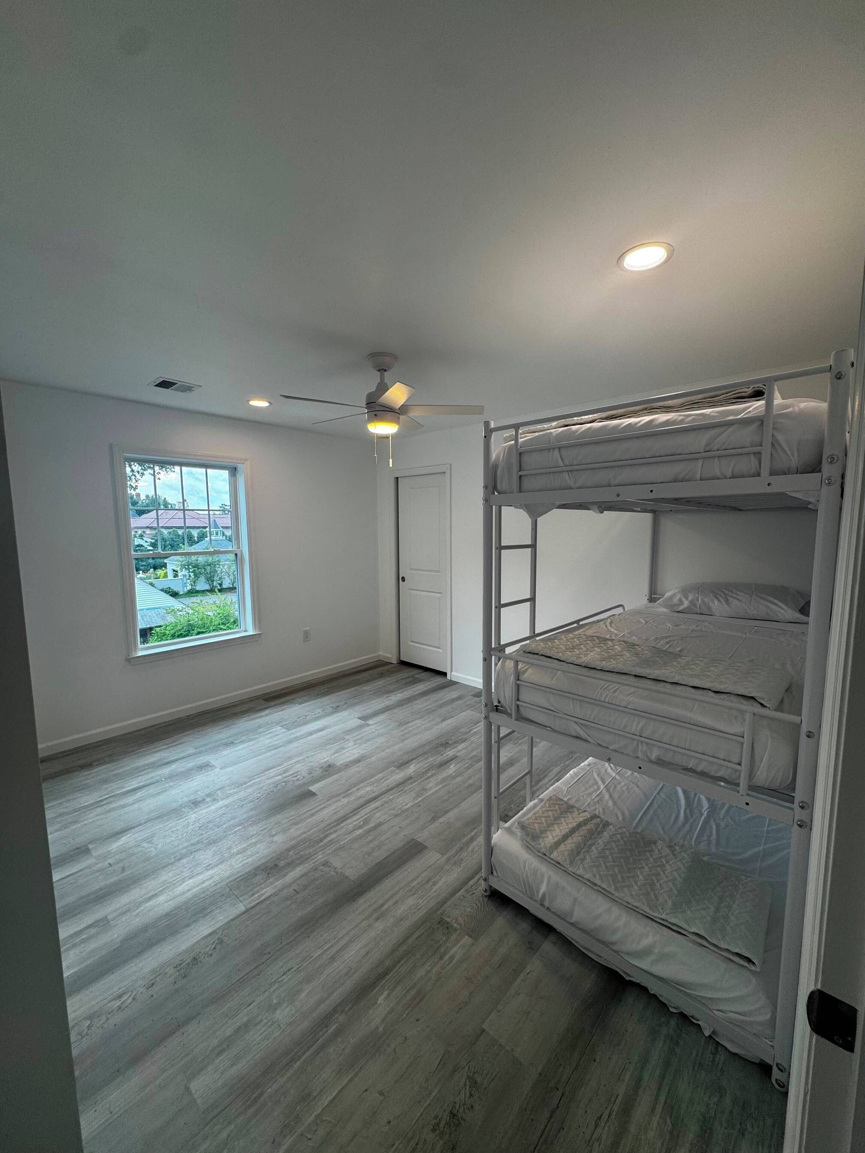 4 bedrooms, desk, iron/ironing board, free WiFi