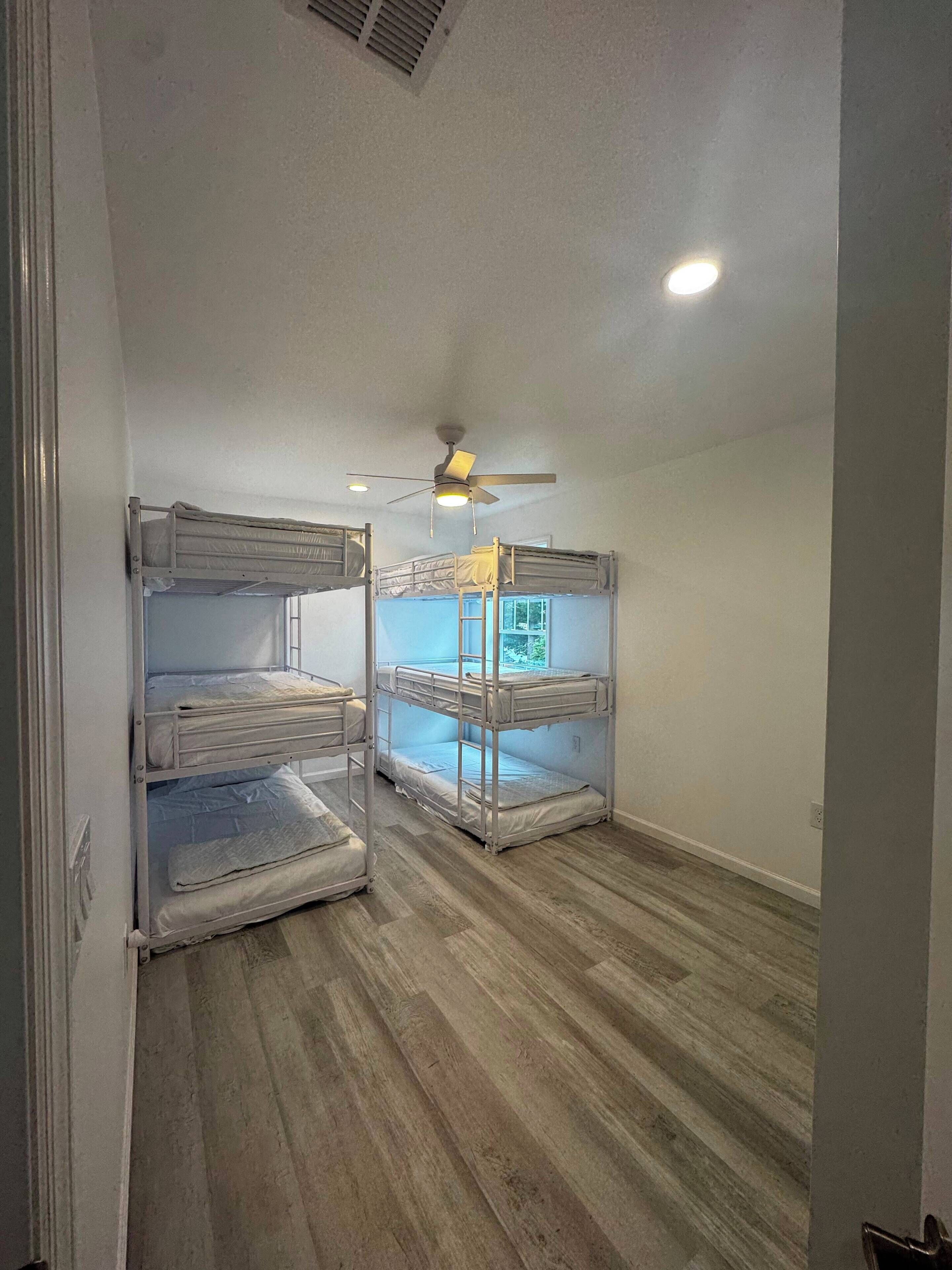 4 bedrooms, desk, iron/ironing board, WiFi