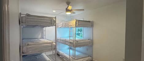 4 bedrooms, desk, iron/ironing board, WiFi