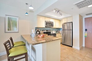 A modern kitchen with a central island, stainless steel appliances, and pendant lighting. - Cozy 1-bedroom apartment with AC in fantastic Hollywood (Hollywood)
