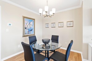 Dining - Coastal Condo w/ Panoramic Water Views (St. Petersburg)