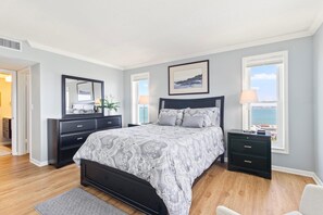 Room - Coastal Condo w/ Panoramic Water Views (St. Petersburg)