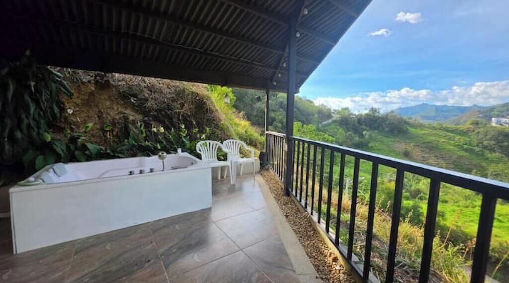 Bain à remous extérieur