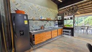 Private kitchen - Magma Ecohotel—Onix Cabin (La Vega)