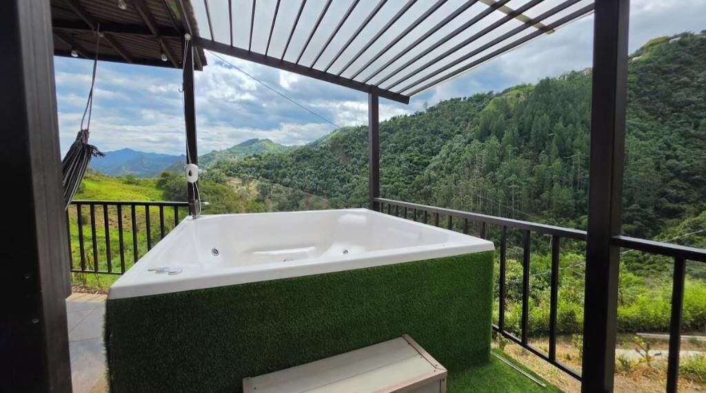 屋外スパ浴槽