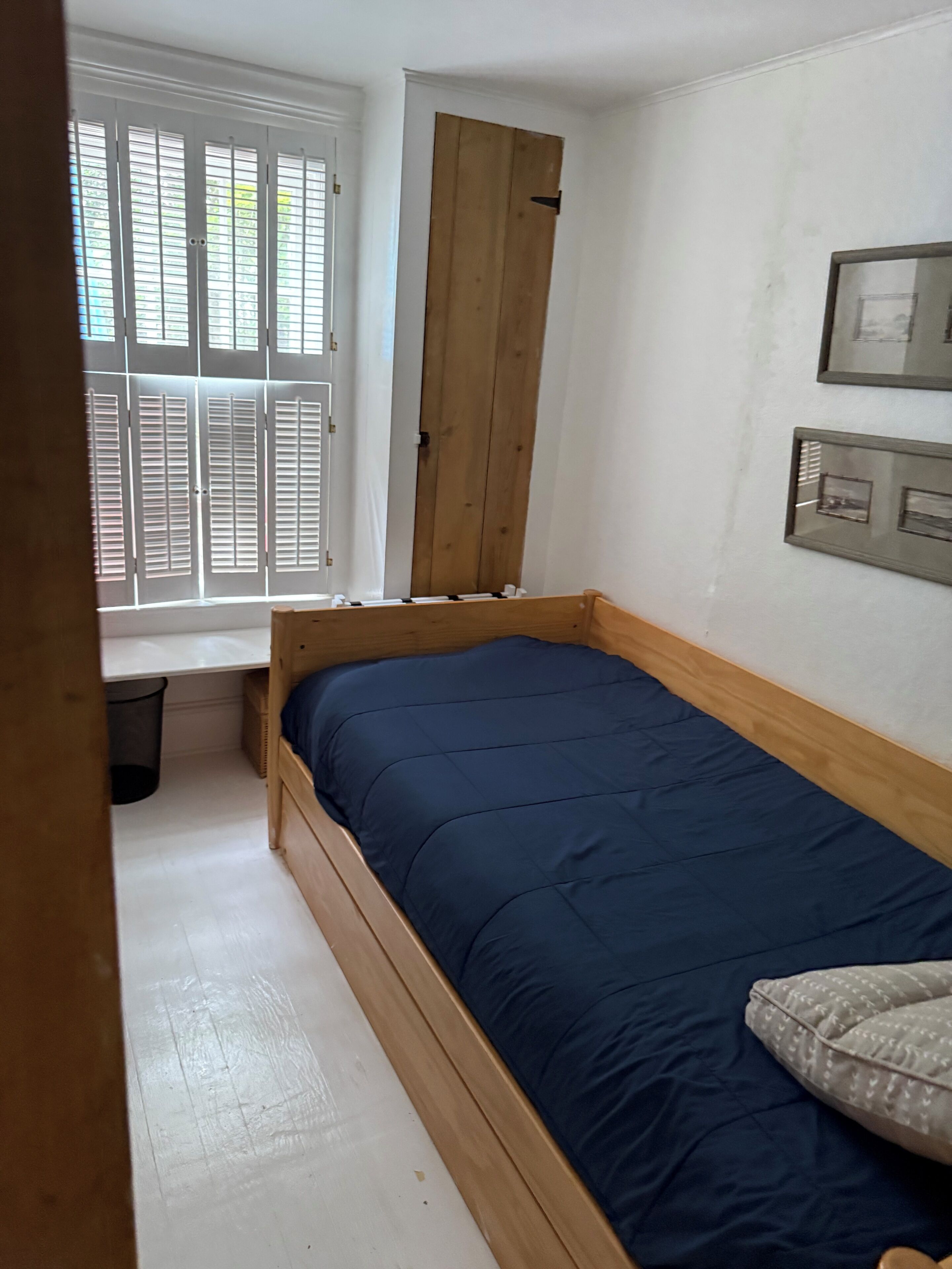 3 bedrooms, desk, free WiFi, bed sheets