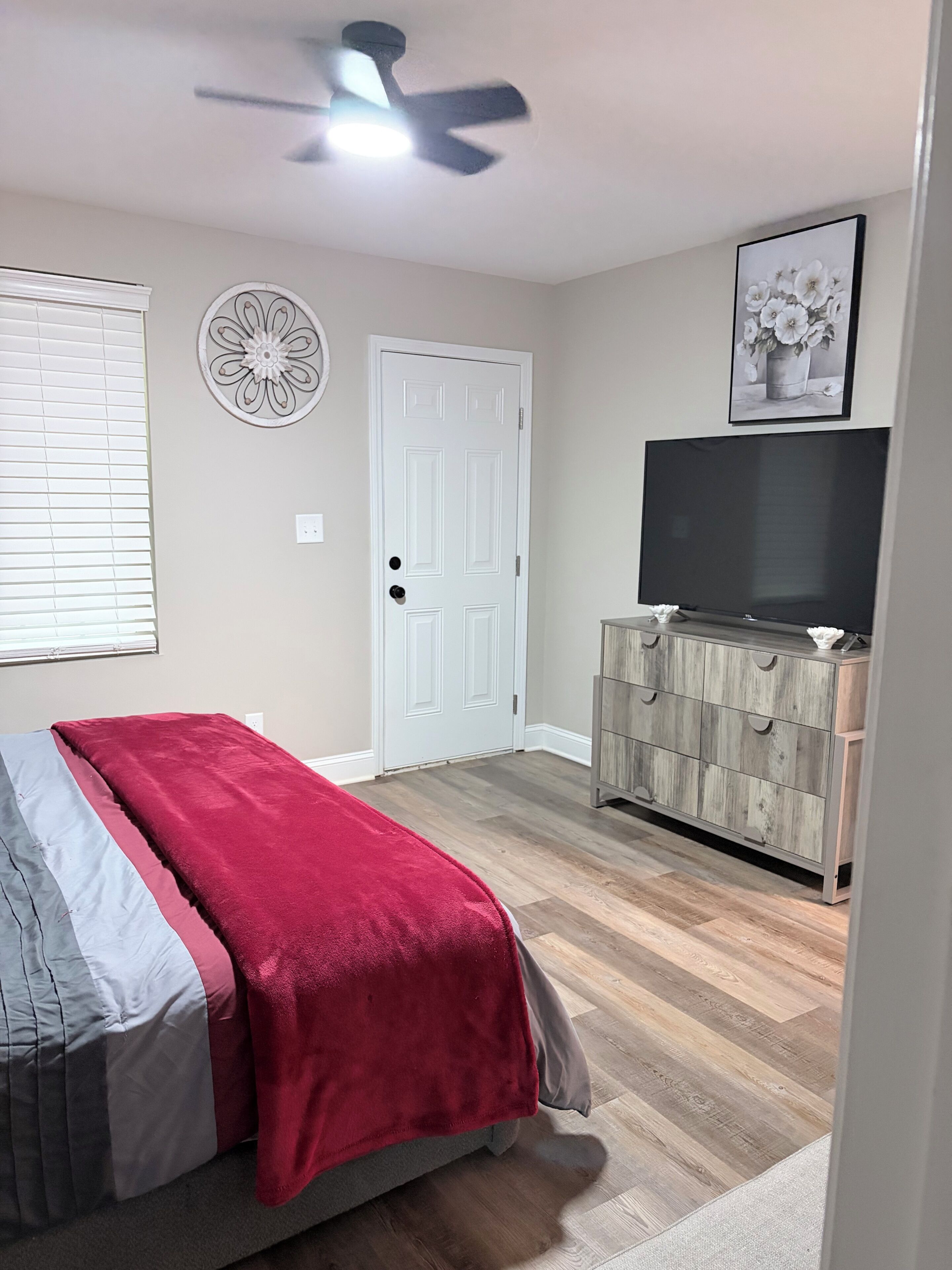 3 bedrooms, iron/ironing board, WiFi (free)
