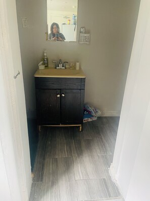 Bathroom - Apartment for rent (Toronto)