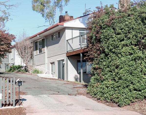Exterior - Ultimate Group Stay | Home Theatre & Games Area (Armidale)