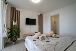 Iron/ironing board, free WiFi, bed sheets - Beachfront Studio - Diamant (Le Diamant)