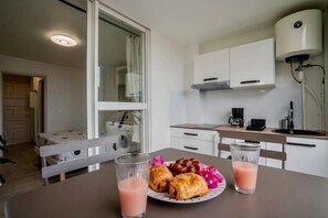 Dining - Beachfront Studio - Diamant (Le Diamant)