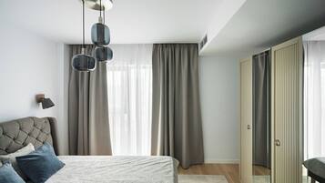 Iron/ironing board, WiFi, bed sheets