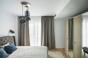 Iron/ironing board, WiFi, bed sheets - Innera Suite w. Parking and AC (Bucharest)
