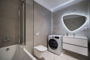 Hair dryer, towels - Innera Suite w. Parking and AC (Bucharest)