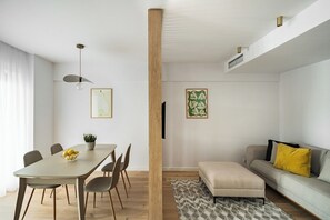 Dining - Innera Suite w. Parking and AC (Bucharest)