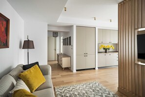 TV - Innera Suite w. Parking and AC (Bucharest)