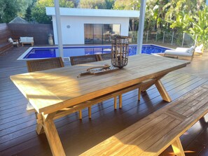 Outdoor dining - Peninsula Beach house (Mount Eliza)