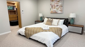 5 bedrooms, iron/ironing board, WiFi, bed sheets