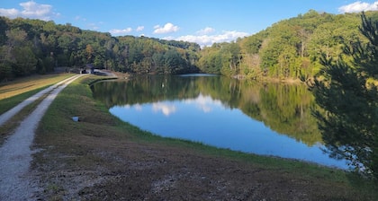 Dogwood Cabin: Lakefront & Pet Friendly,2bed/1bath