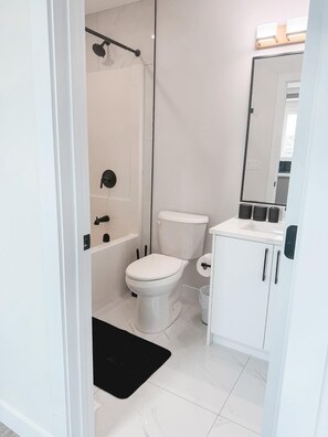 Toallas, jabón, papel higiénico