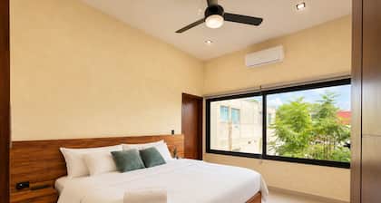 Boutique 1-Bedroom Apartment with Views of the Lake and Flores Island