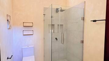 Toallas, jabón, papel de baño