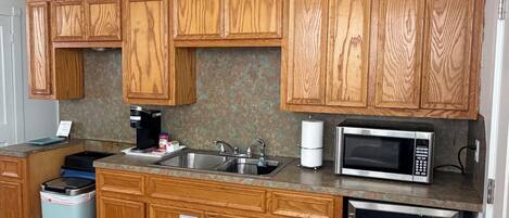 Coffee/tea maker, fridge, microwave, cookware/dishes/utensils