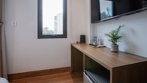 Quarto casal luxo | Escrivaninha, Wi-Fi de cortesia, roupa de cama