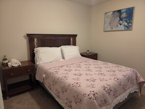 Room - Charming 3-bedroom house in relaxing Garner nc close to raleigh downtown. (Garner)