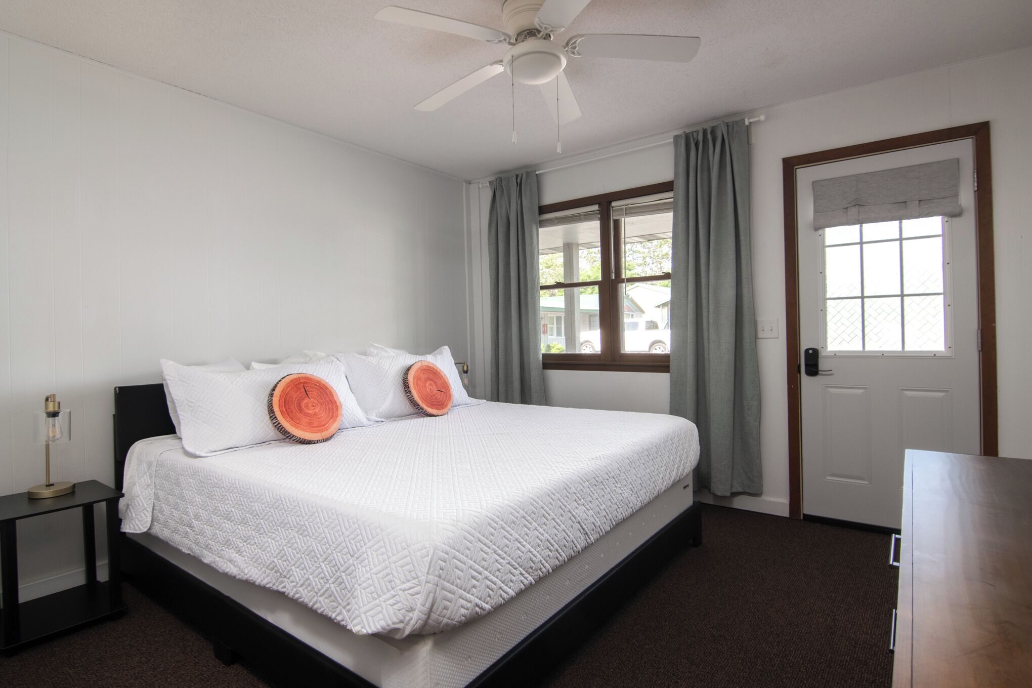 WiFi (free), bed sheets