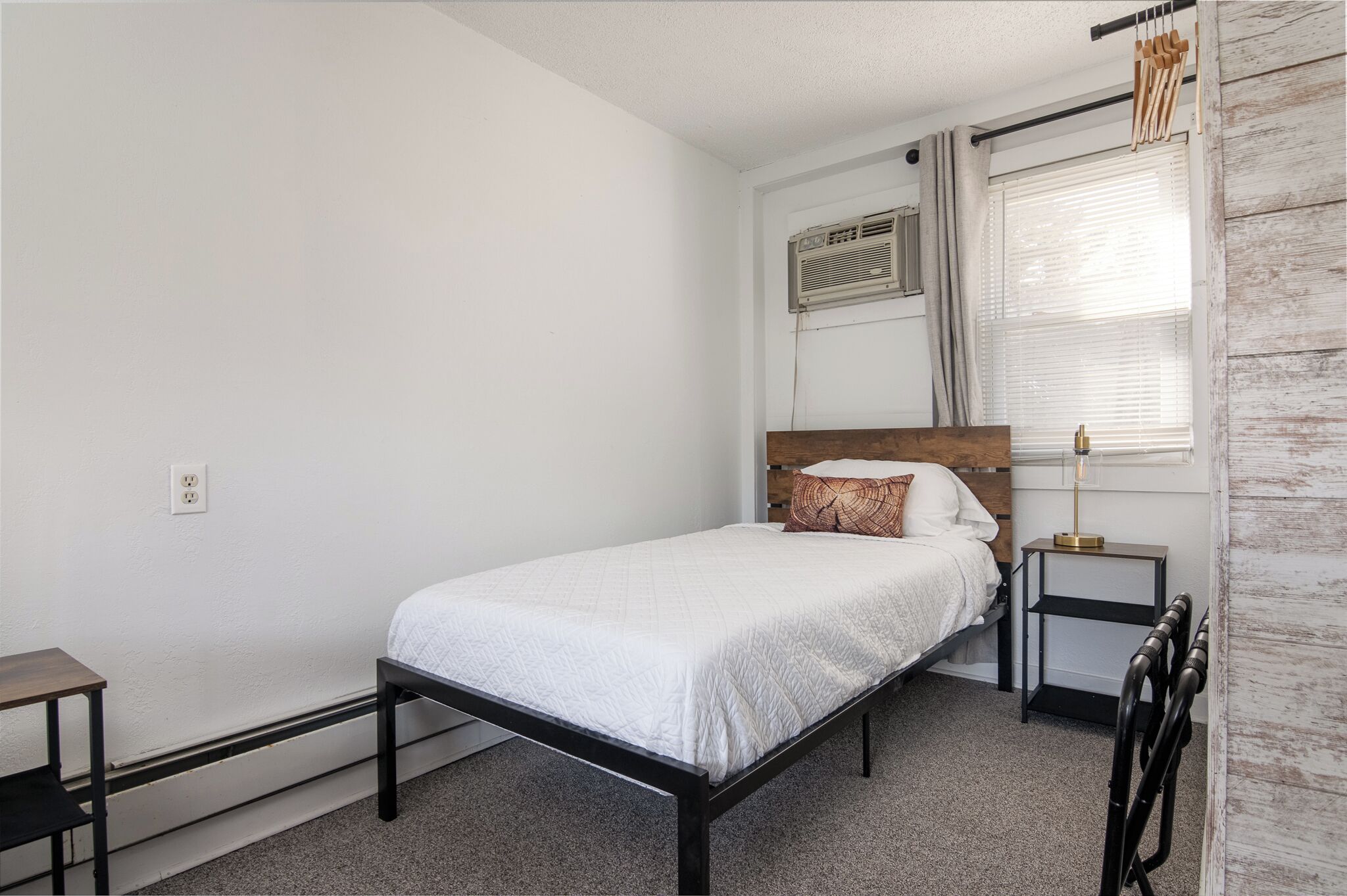 WiFi (free), bed sheets