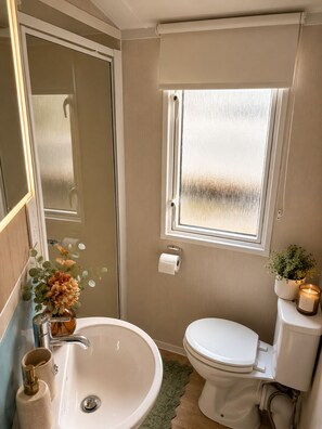 Bathroom - Haven Wild Duck 3 Bedroom Caravan Woodland Retreat (Belton)