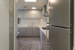 Private kitchen - Tyms 3BR 2BA Residence Xujiahui (Shanghai)