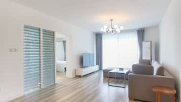 Apartamento superior, 3 habitaciones, no fumadores, vistas a la ciudad | Cortinas opacas y wifi gratis