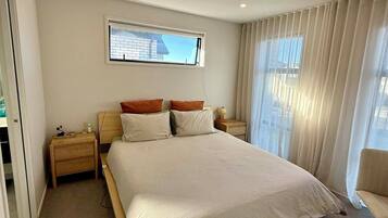 3 bedrooms, free WiFi, bed sheets