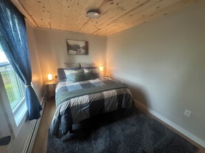 1 bedroom, bed sheets - Cozy 1-bedroom cabin right on the lake! (Sawyer)
