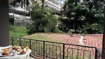 Standard Apartment, Balcony, City View | Outdoor dining