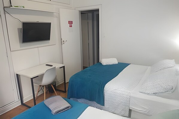 Vierbettzimmer | Bügeleisen/Bügelbrett, kostenloses WLAN