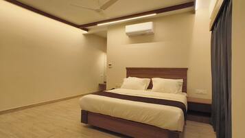 Suite Deluxe | Espacio para trabajar con laptop y wifi gratis