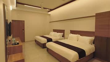 Family Quadruple Room | Laptop workspace, WiFi (free)