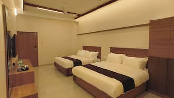 Family Quadruple Room | Laptop workspace, WiFi (free)