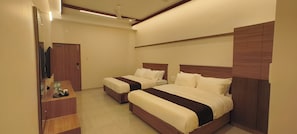 Family Quadruple Room - Sarada Grand (Kanchipuram)