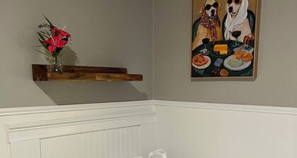 Taylor's Cozy Little Apartment Pets Welcome Two Beds