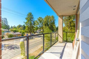 Property grounds - Comfortable and Spacious Apartment for families and friends (Surrey)