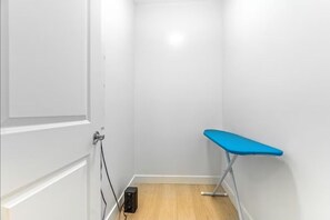 Unclassified image, 5 of 6, button - Comfortable and Spacious Apartment for families and friends (Surrey)