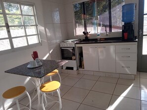 Private kitchen - Accommodation for up to 6 people. (Ilha Solteira)